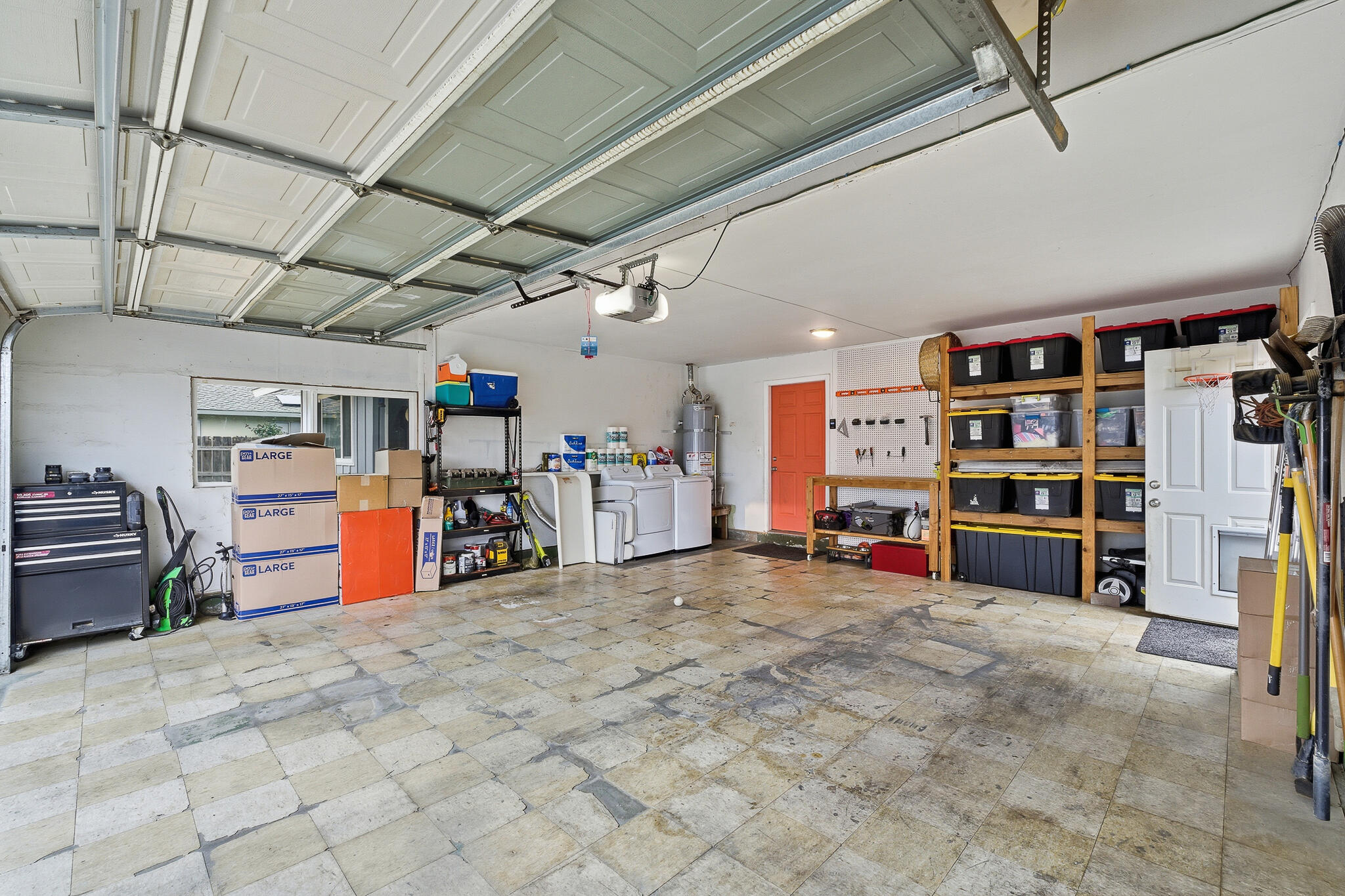 4032 W Walnut Ave, Visalia, CA 93277