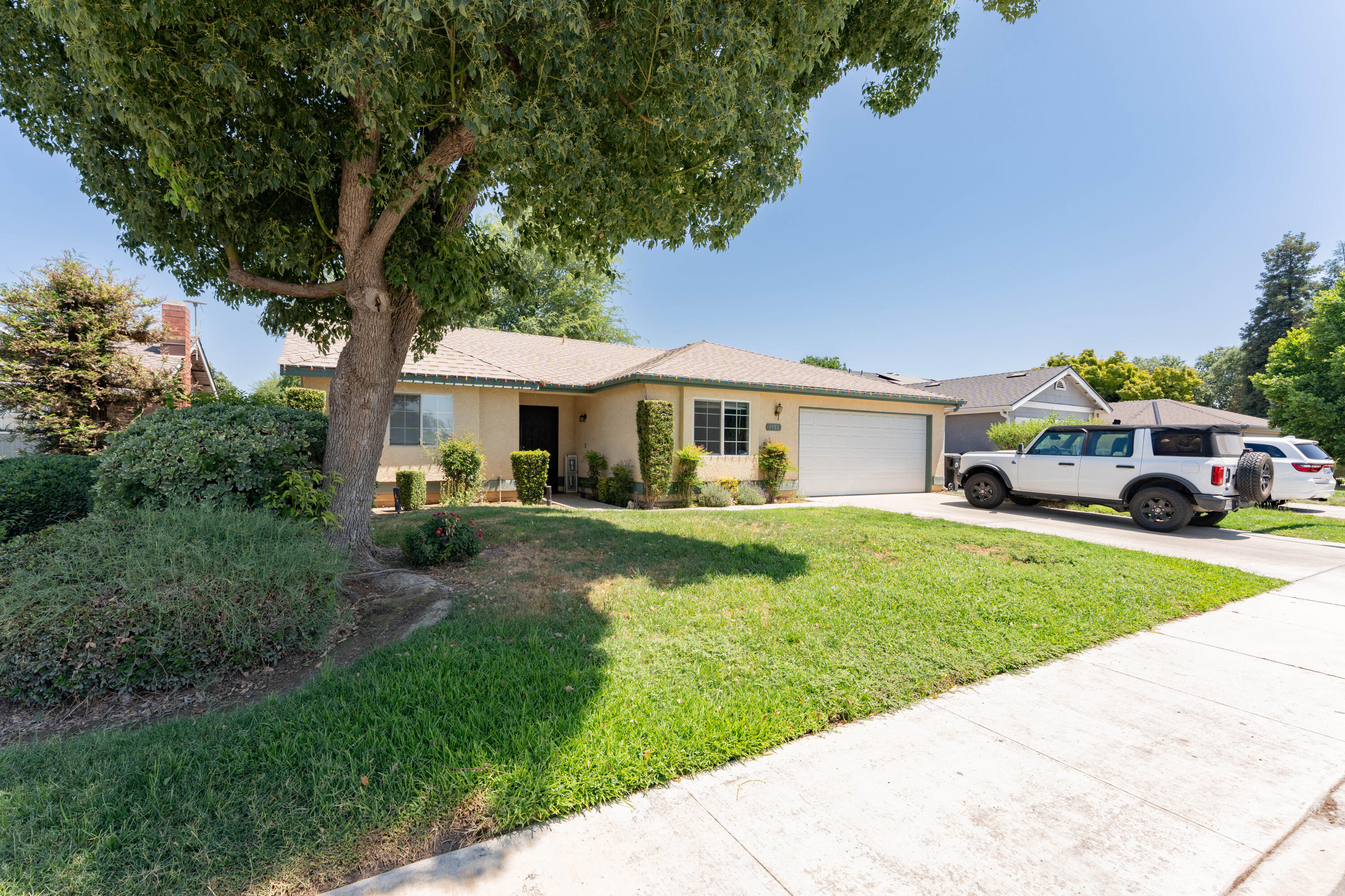 1984 White Chapel Ln, Porterville, CA 93257