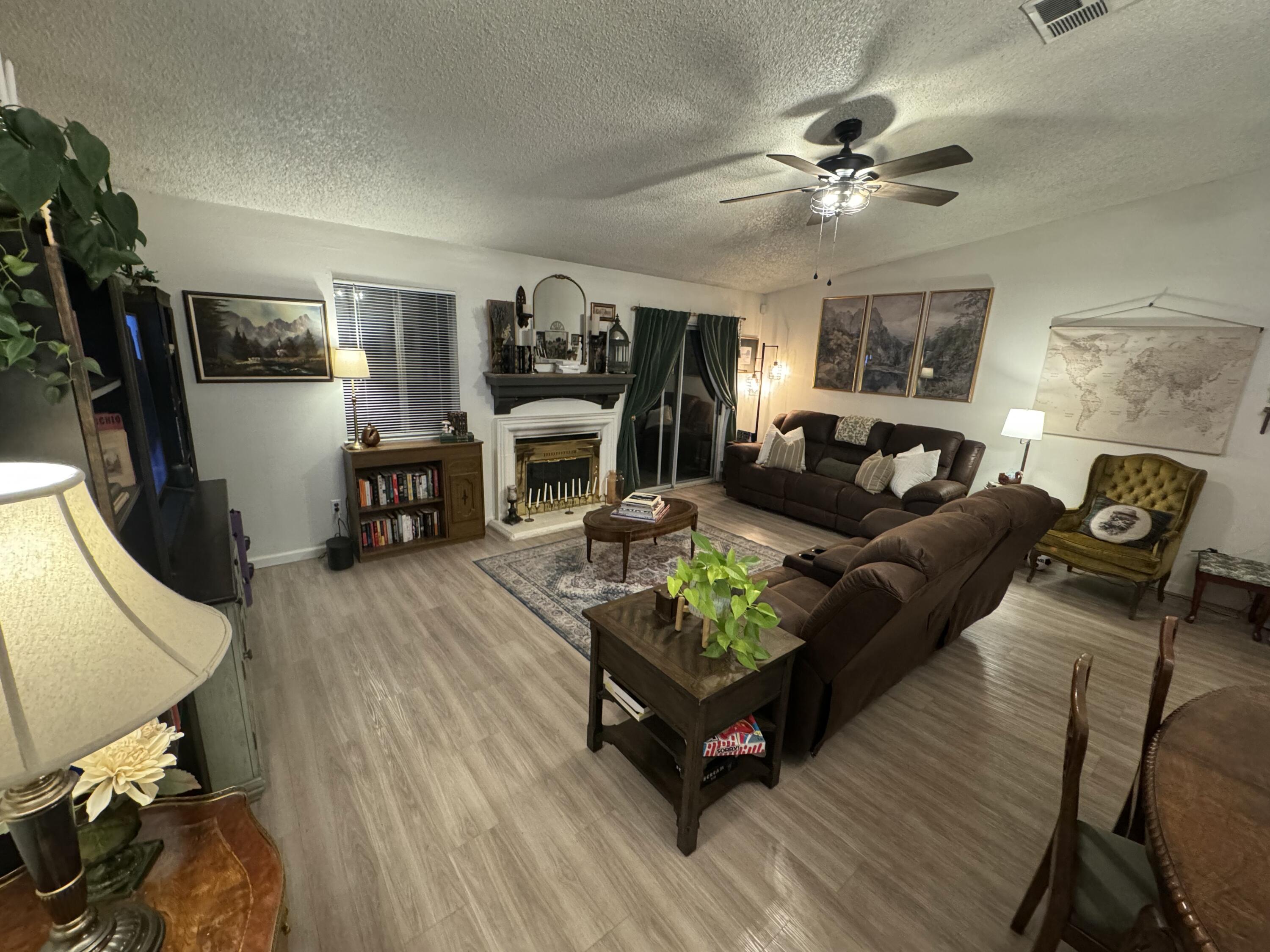 1984 White Chapel Ln, Porterville, CA 93257