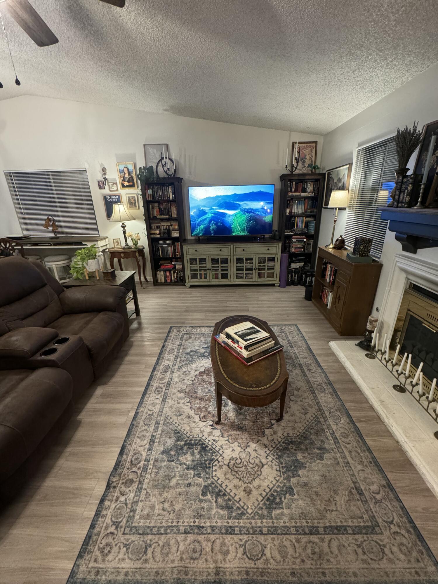 1984 White Chapel Ln, Porterville, CA 93257