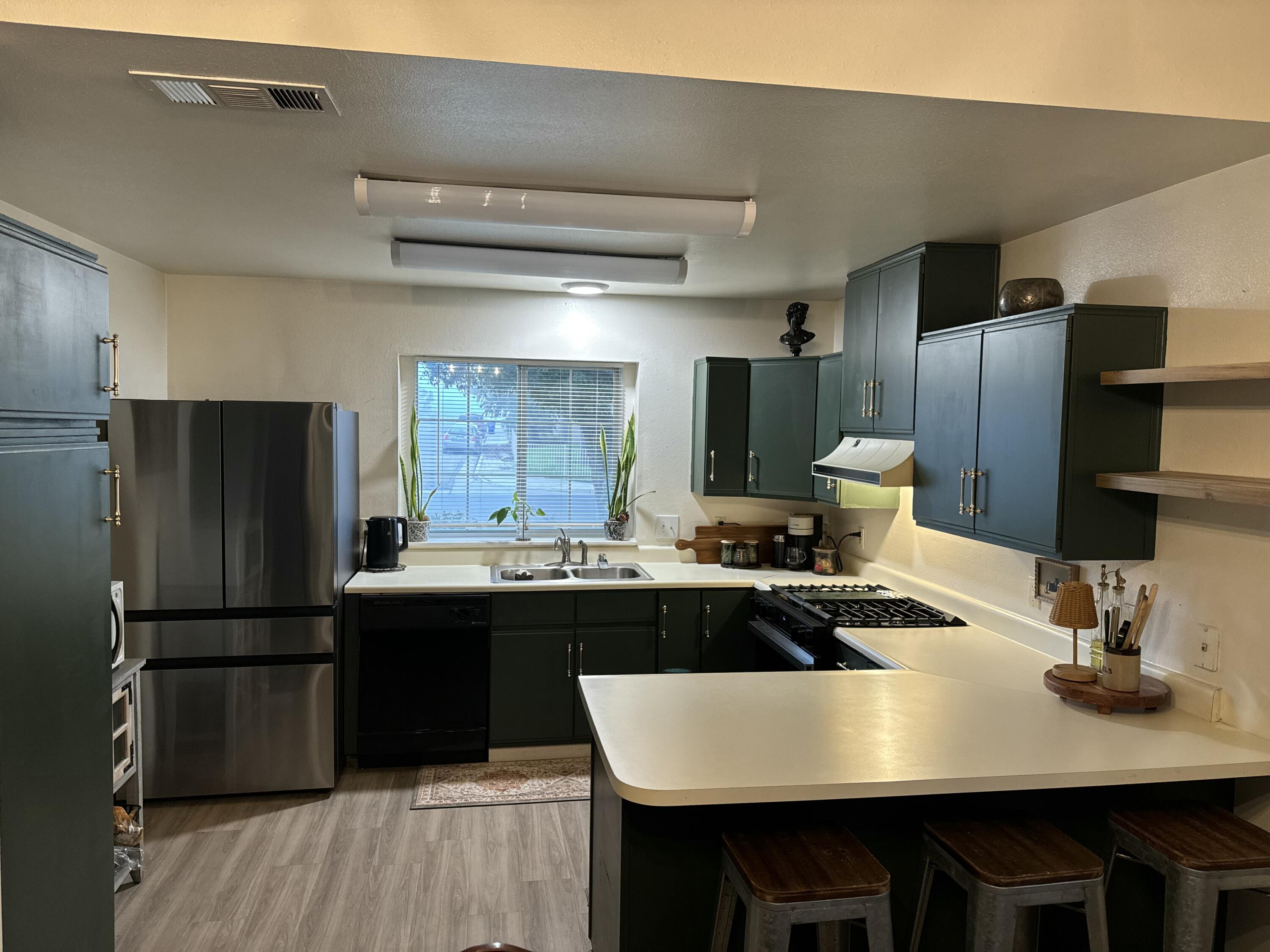 1984 White Chapel Ln, Porterville, CA 93257