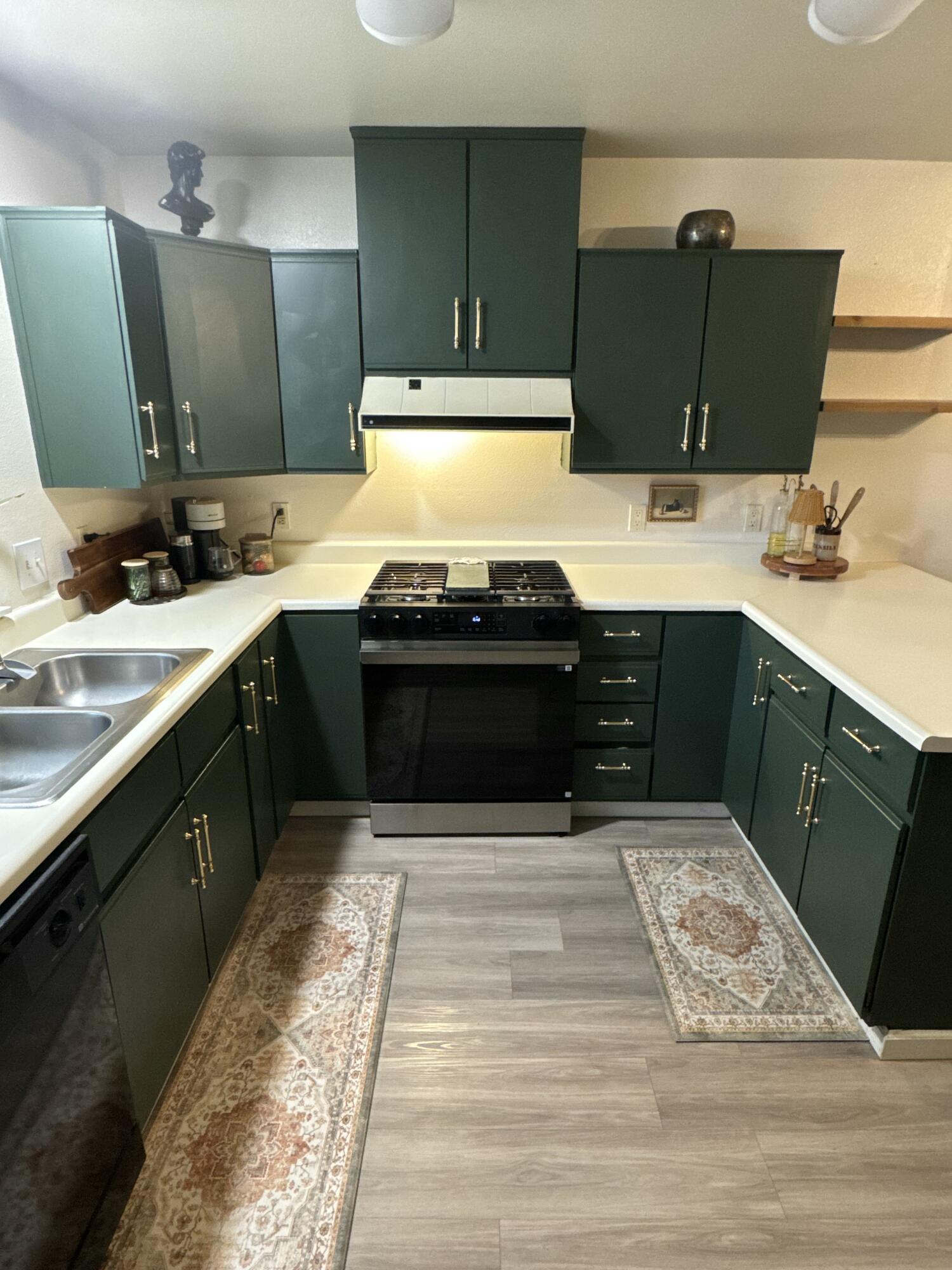 1984 White Chapel Ln, Porterville, CA 93257