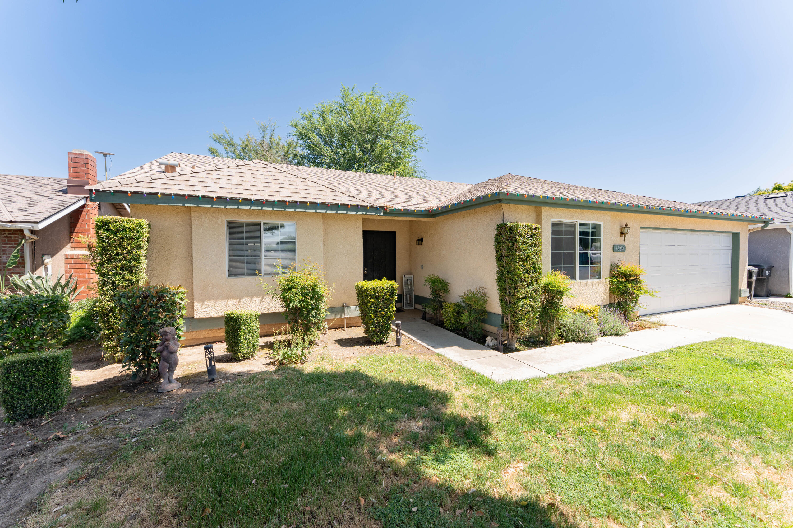 1984 White Chapel Ln, Porterville, CA 93257