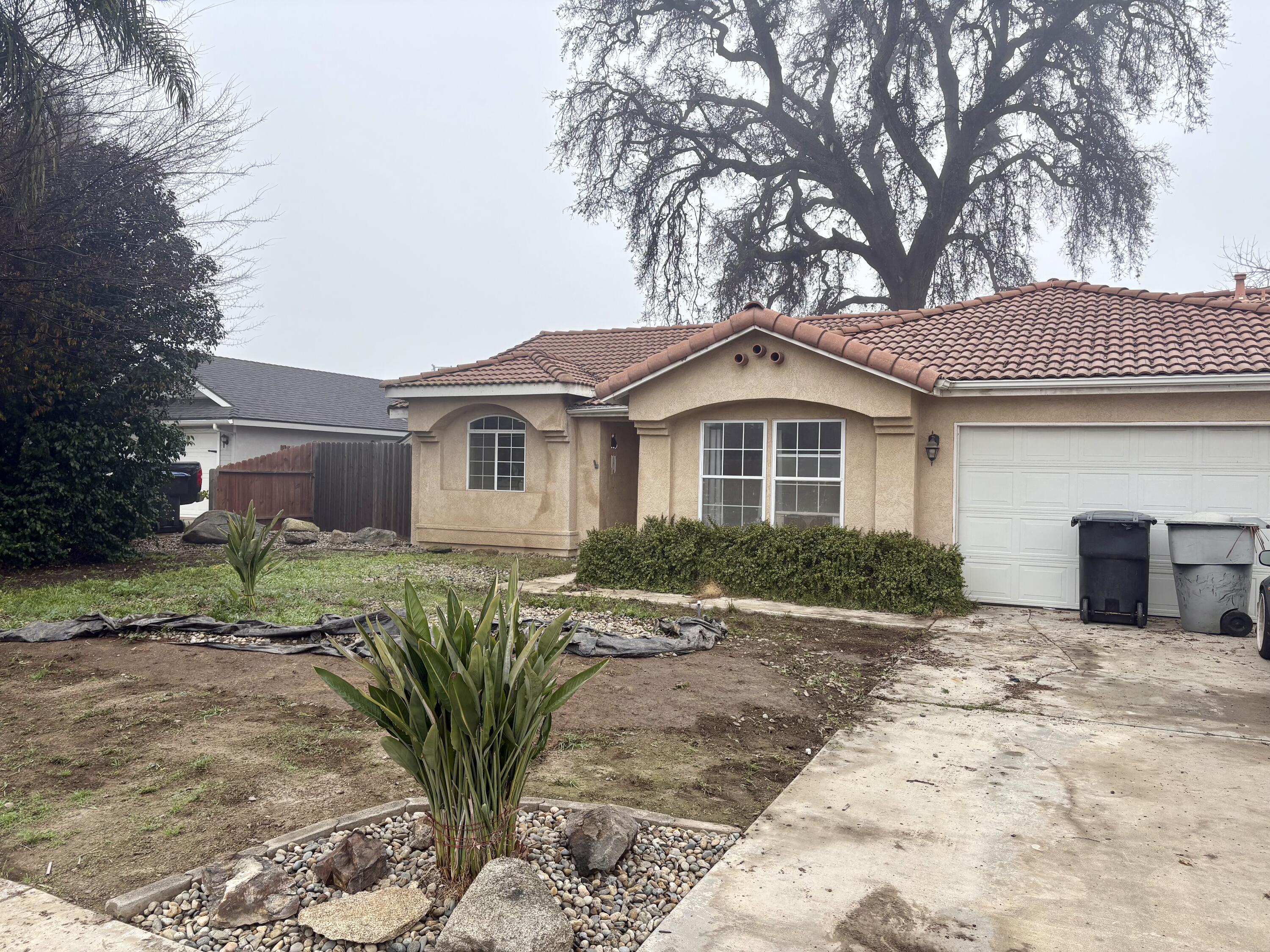 1900 E College Ave, Visalia, CA 93292