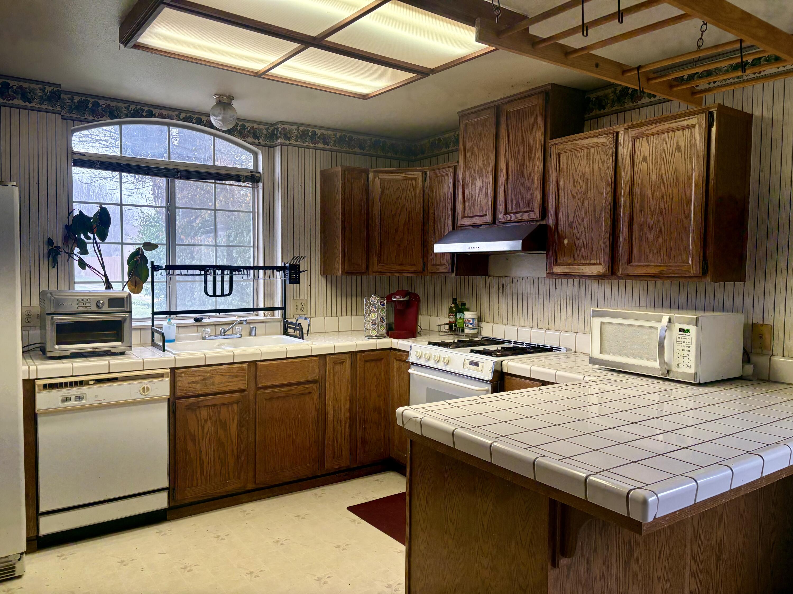 1900 E College Ave, Visalia, CA 93292