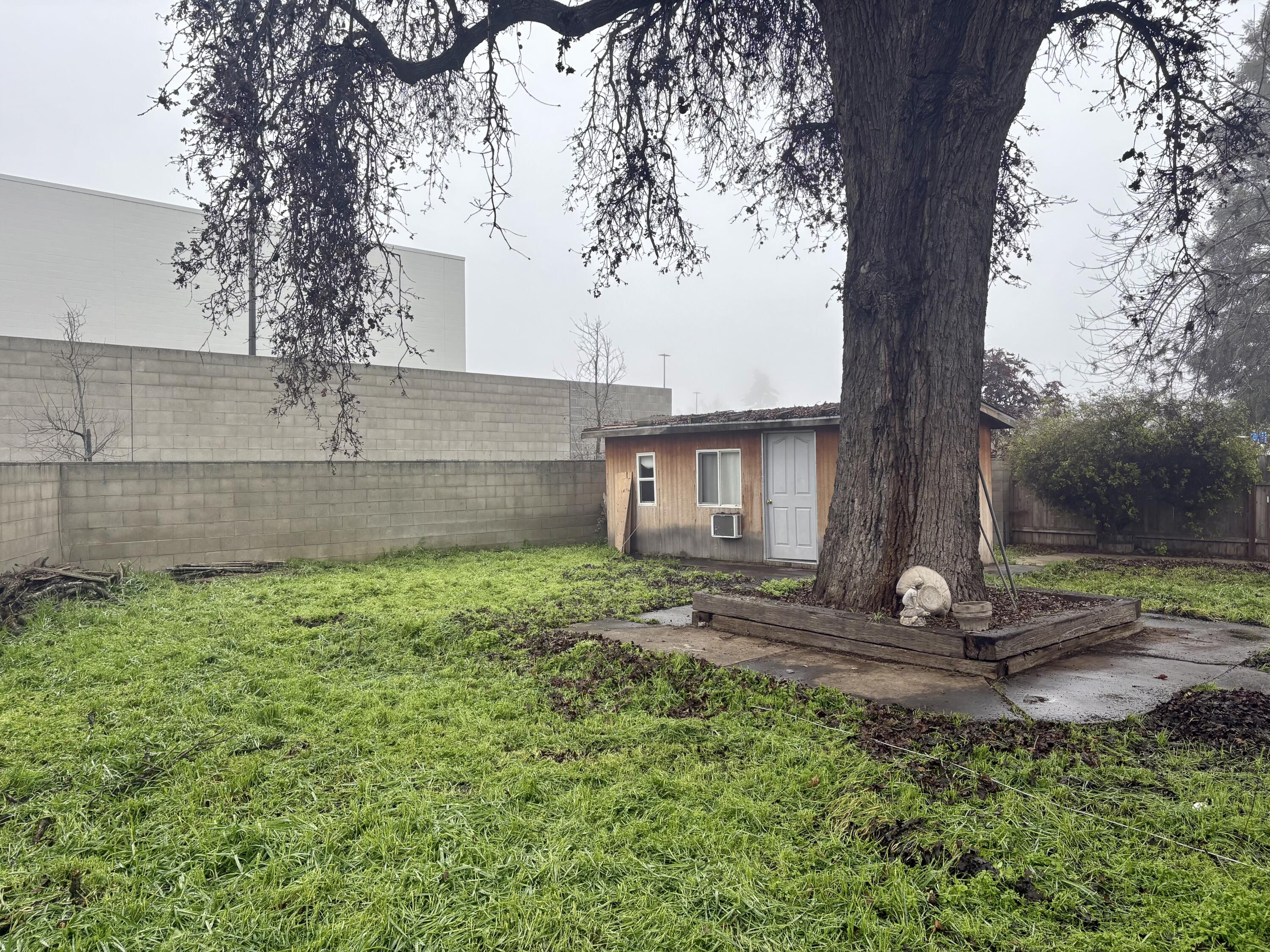 1900 E College Ave, Visalia, CA 93292