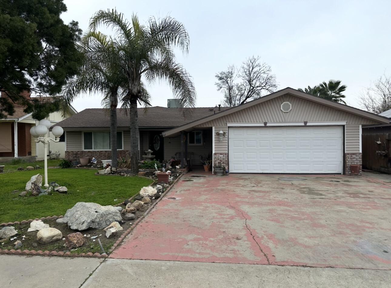 809 Pioneer Ave, Porterville, CA 93257