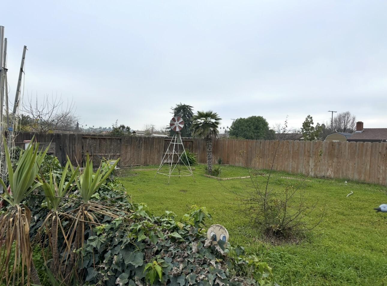 809 Pioneer Ave, Porterville, CA 93257