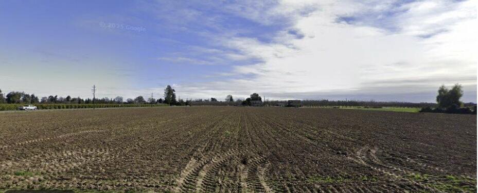 455 6th Avenue Dr, Kingsburg, CA 93631