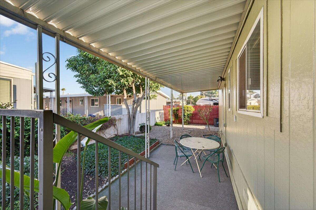 1001 Sylmar Ave #216, Clovis, CA 93612