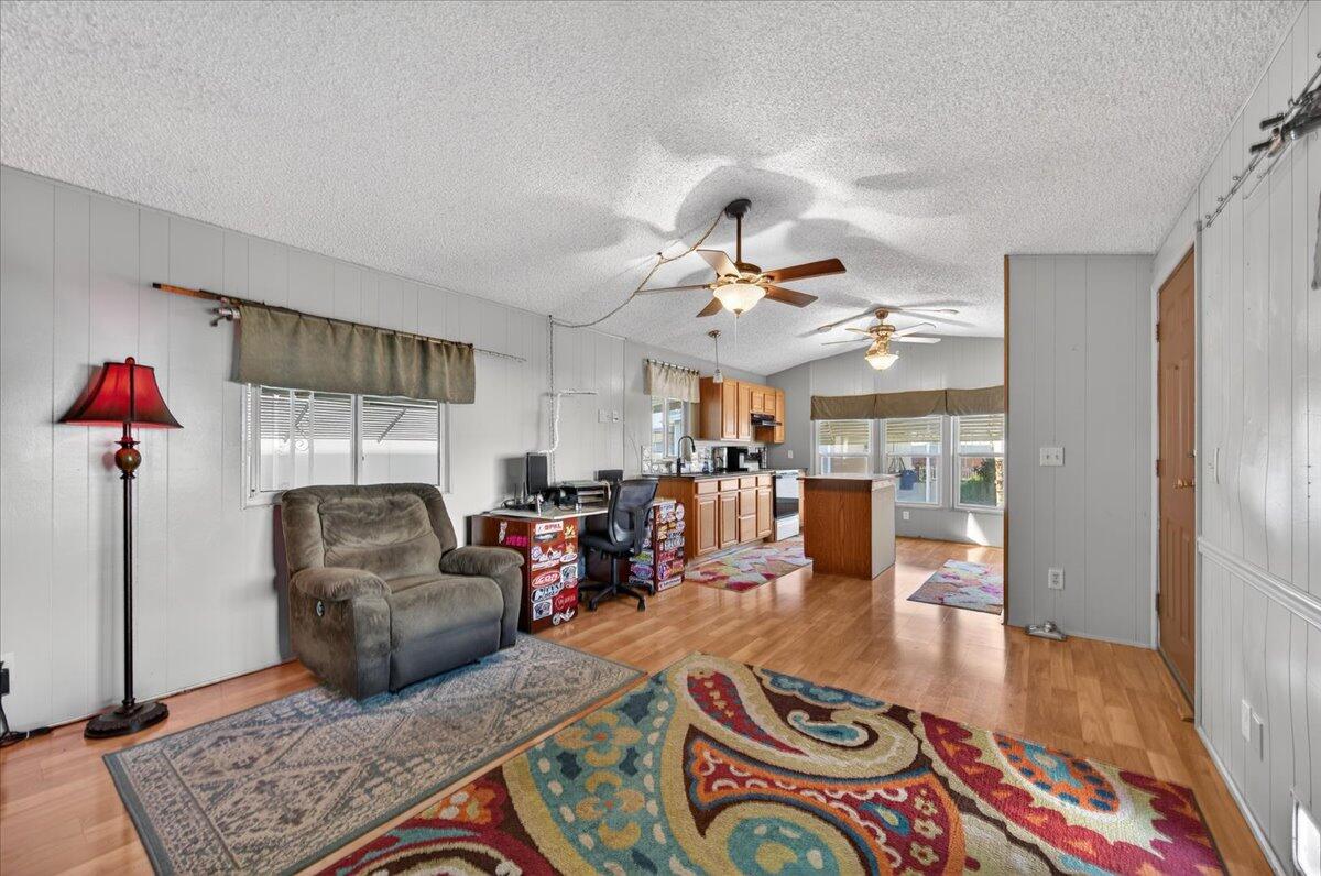 1001 Sylmar Ave #216, Clovis, CA 93612