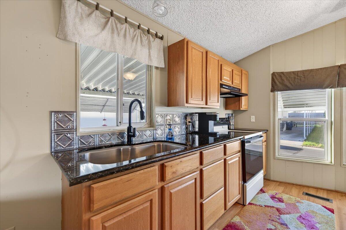 1001 Sylmar Ave #216, Clovis, CA 93612