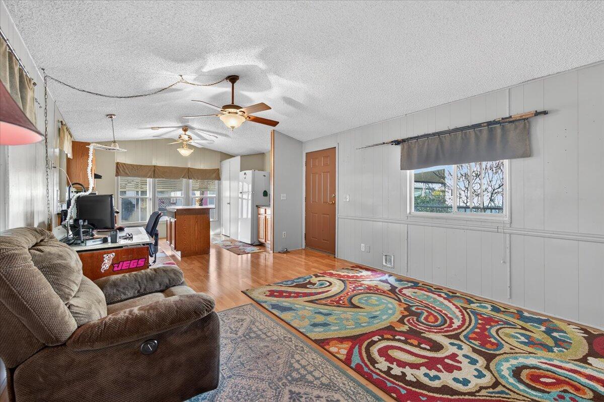 1001 Sylmar Ave #216, Clovis, CA 93612