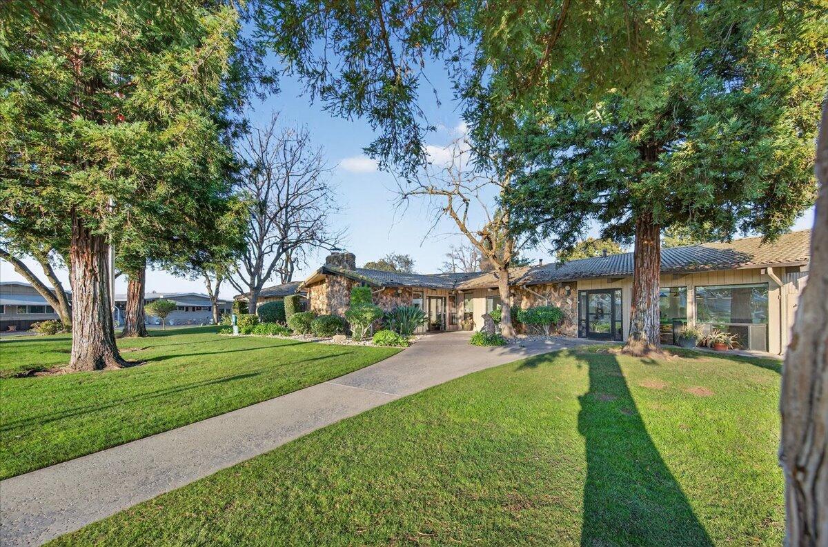 1001 Sylmar Ave #216, Clovis, CA 93612