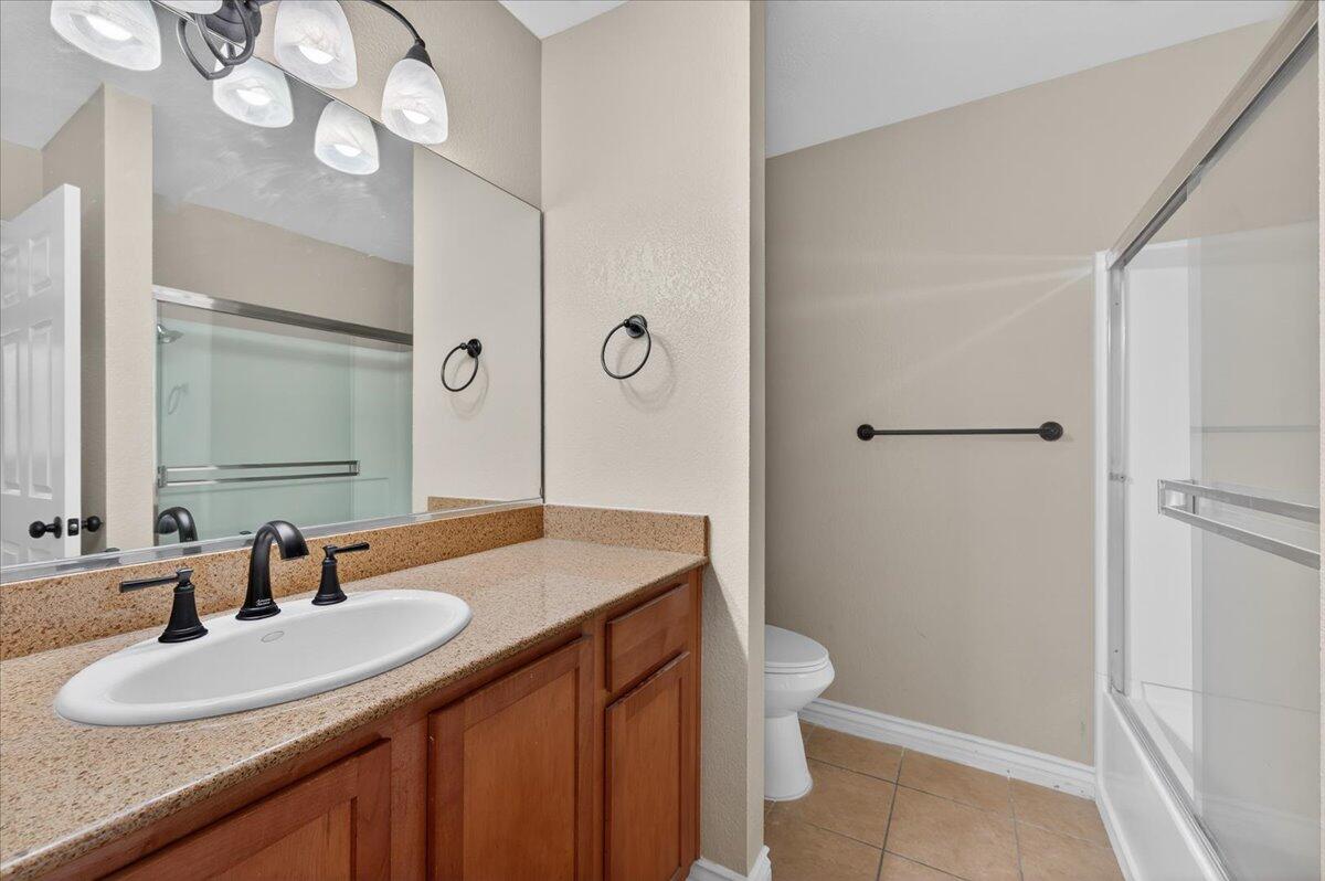 5140 E Cesar Chavez Blvd #107, Fresno, CA 93727