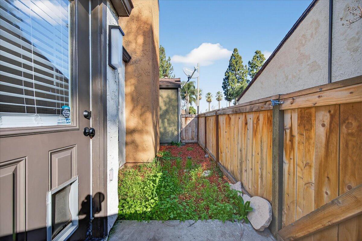 5140 E Cesar Chavez Blvd #107, Fresno, CA 93727