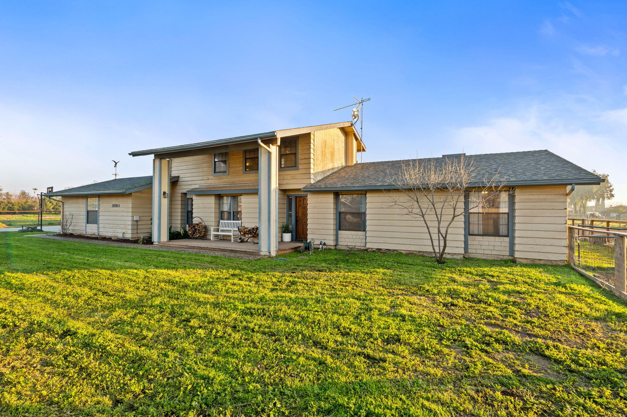 17799 Avenue 280 #B, Exeter, CA 93221