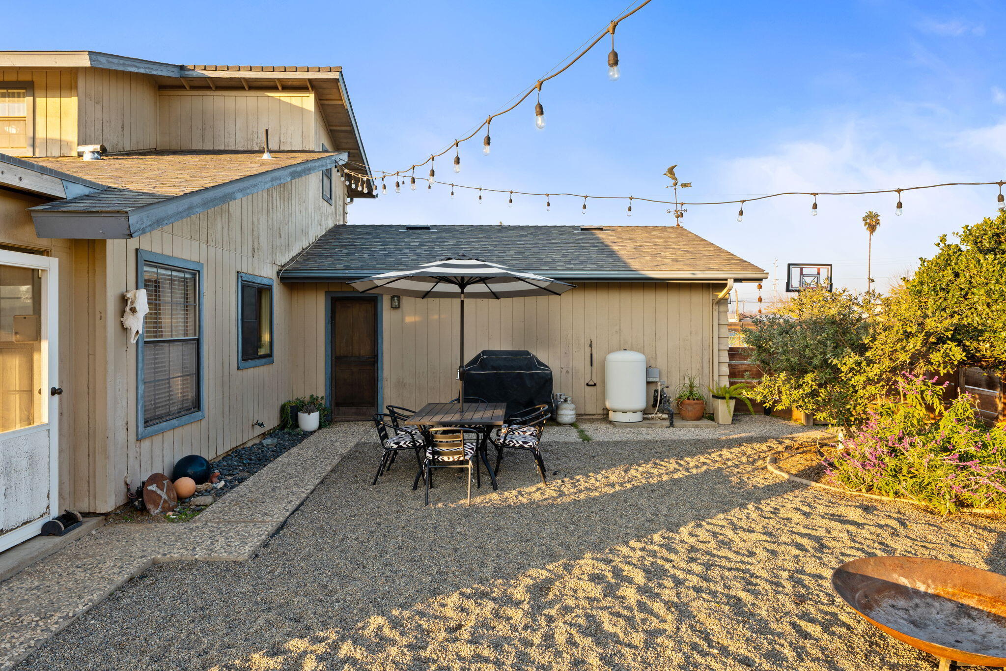 17799 Avenue 280 #B, Exeter, CA 93221