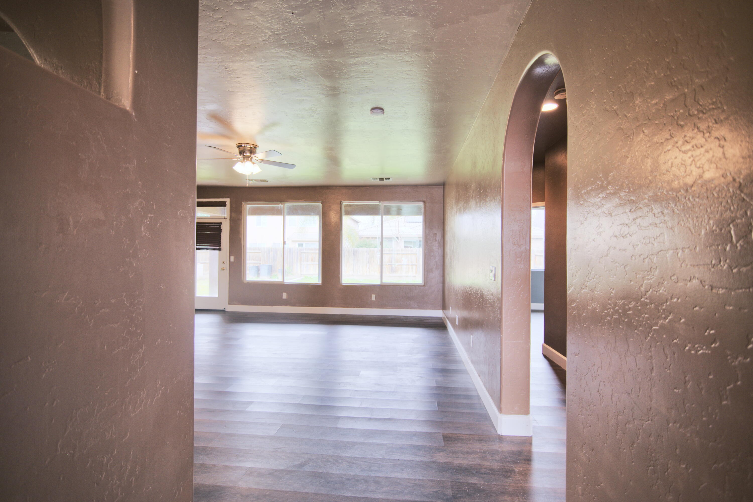 3206 W Vine Ave, Visalia, CA 93291