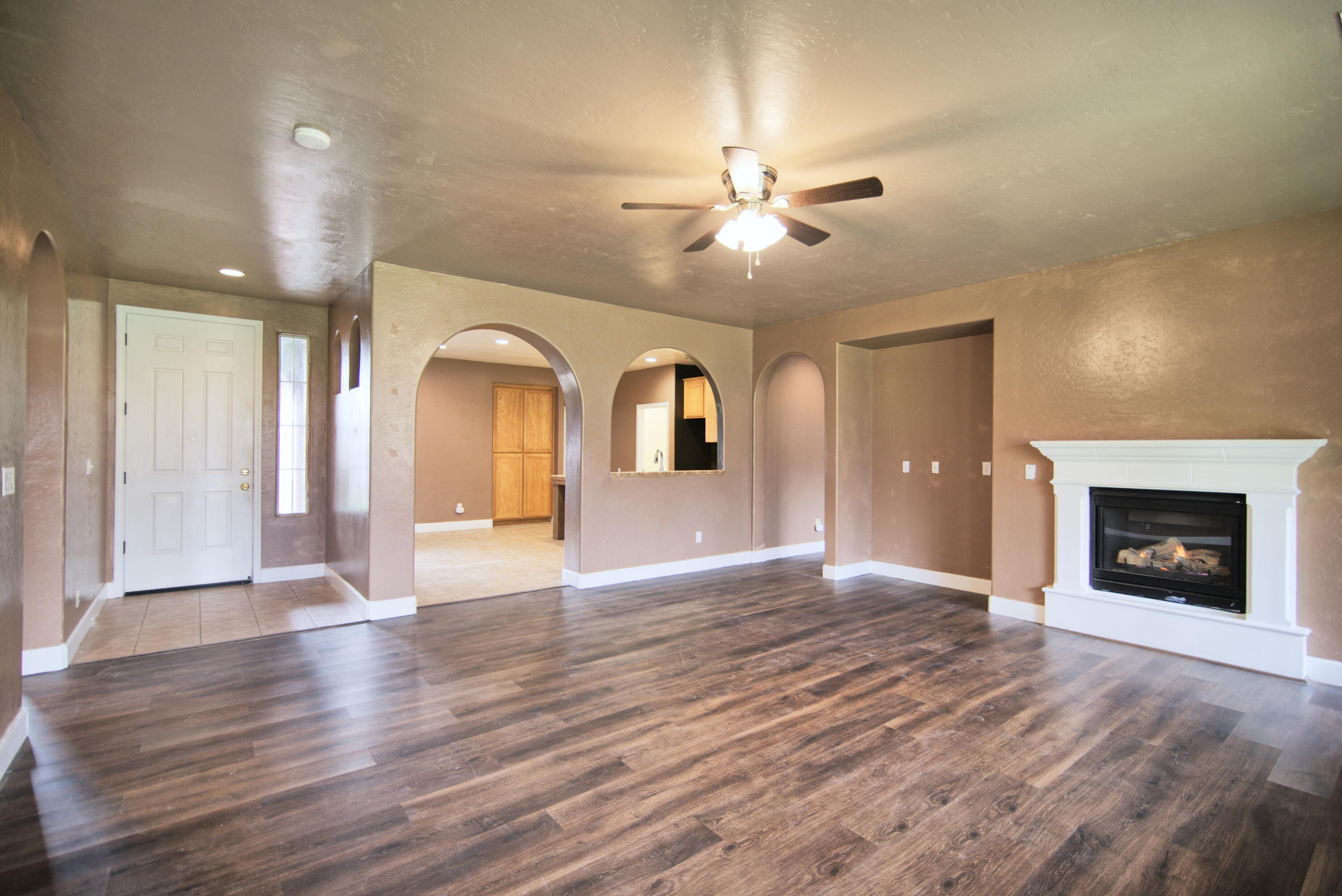 3206 W Vine Ave, Visalia, CA 93291