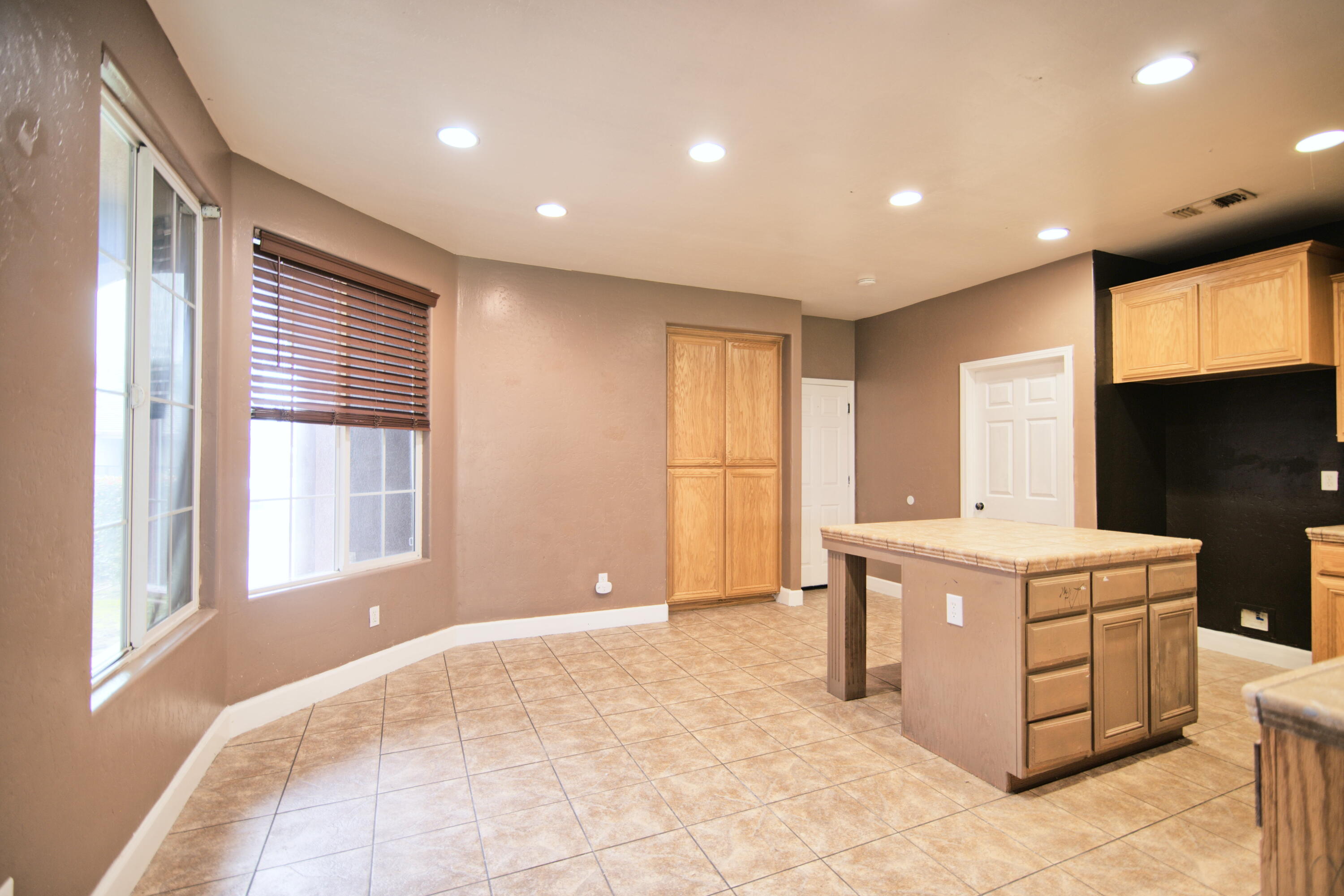 3206 W Vine Ave, Visalia, CA 93291