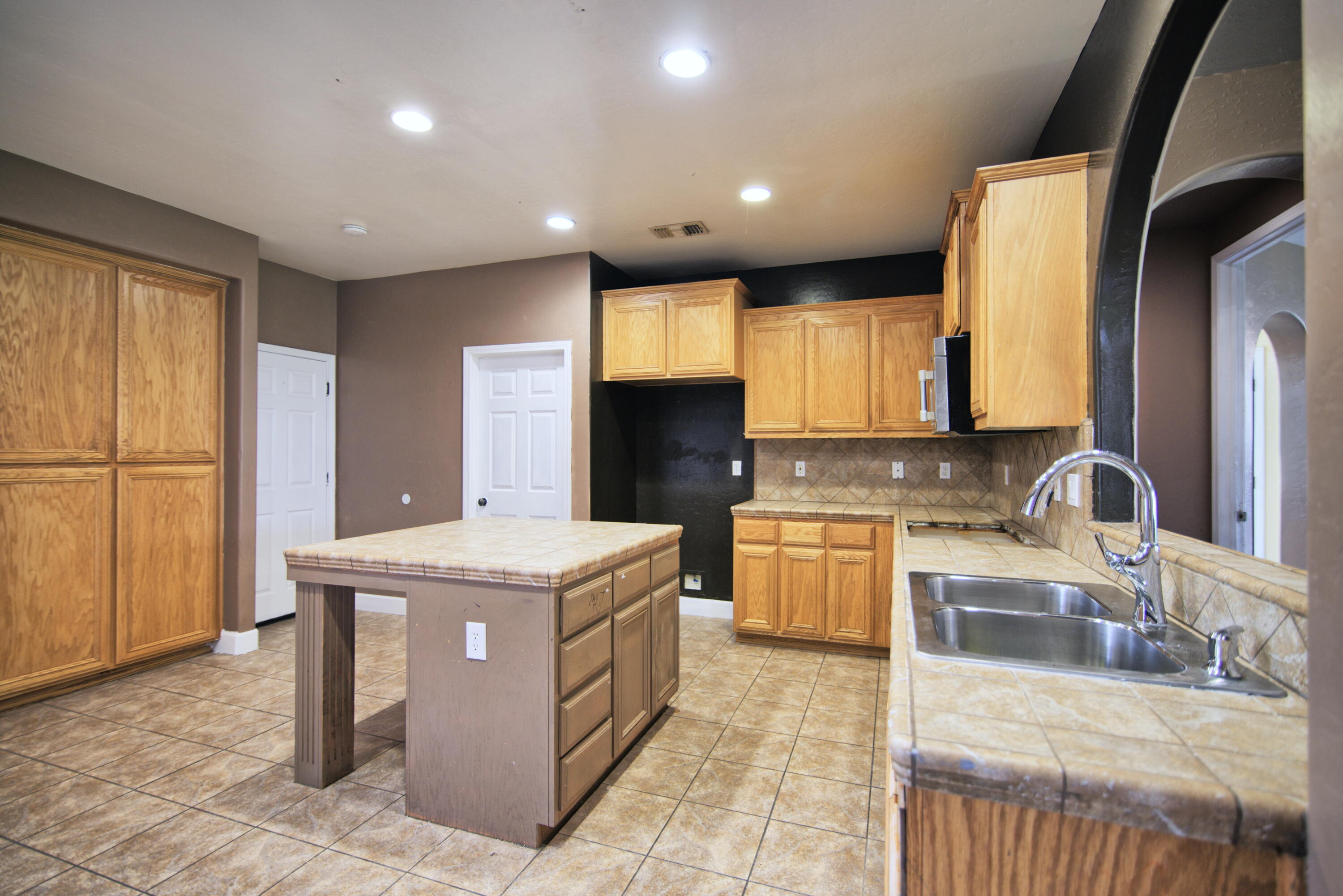 3206 W Vine Ave, Visalia, CA 93291