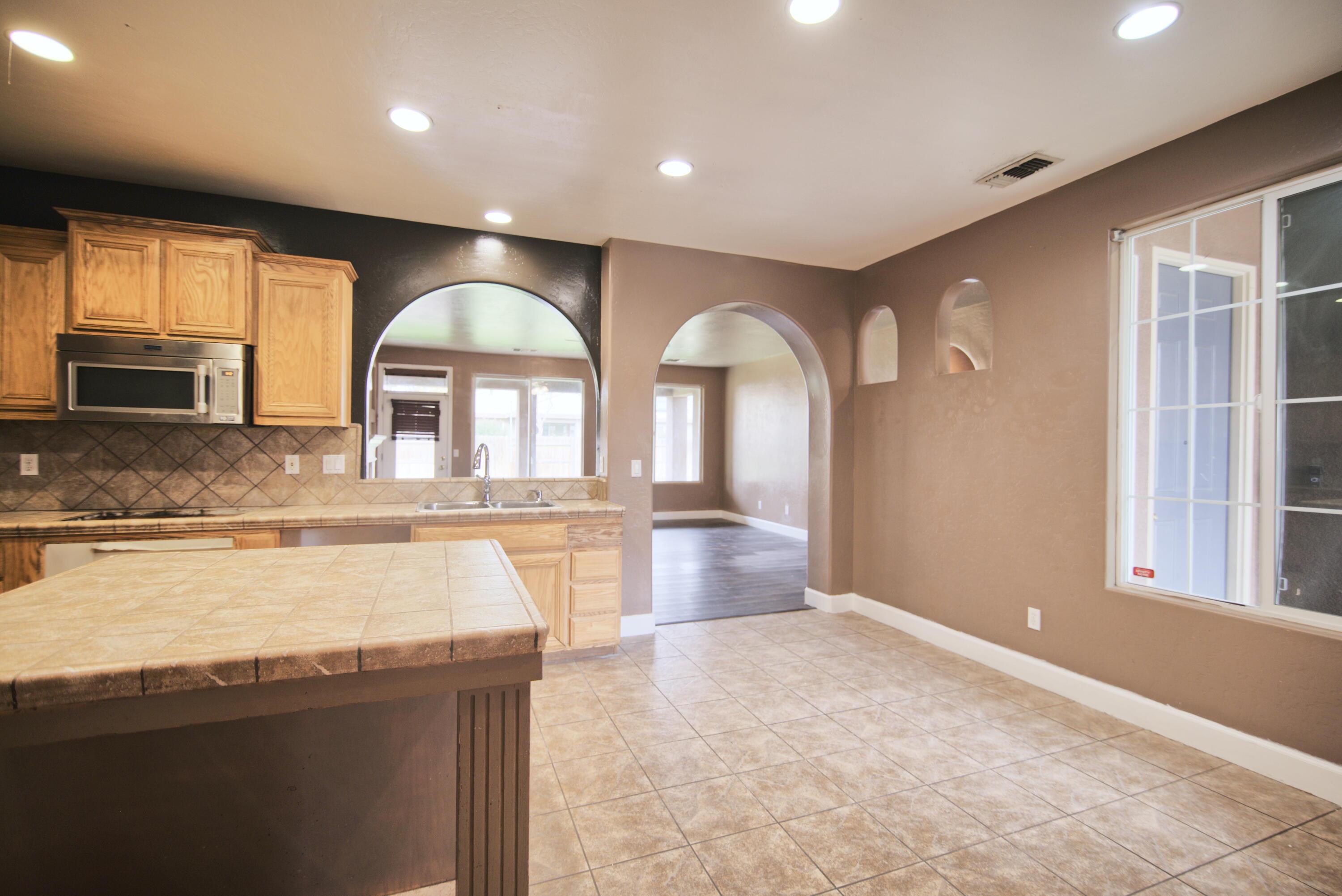 3206 W Vine Ave, Visalia, CA 93291