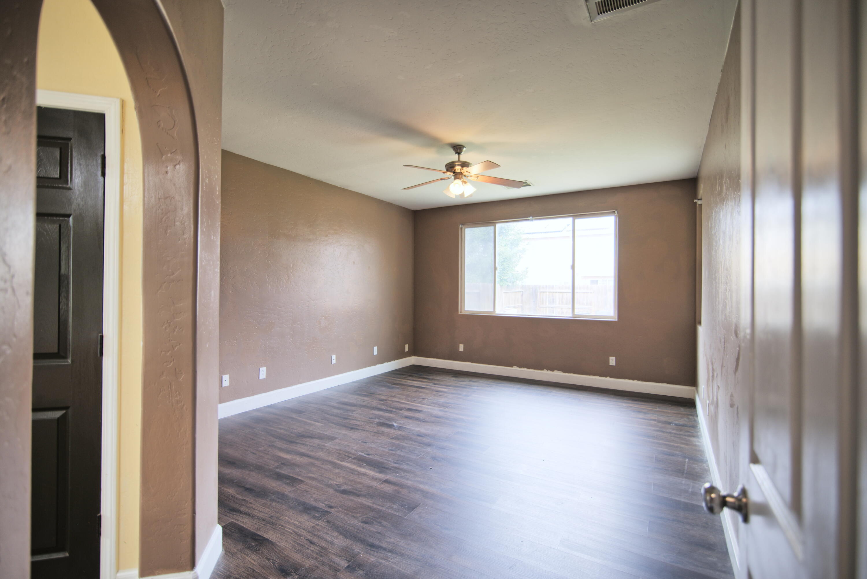 3206 W Vine Ave, Visalia, CA 93291