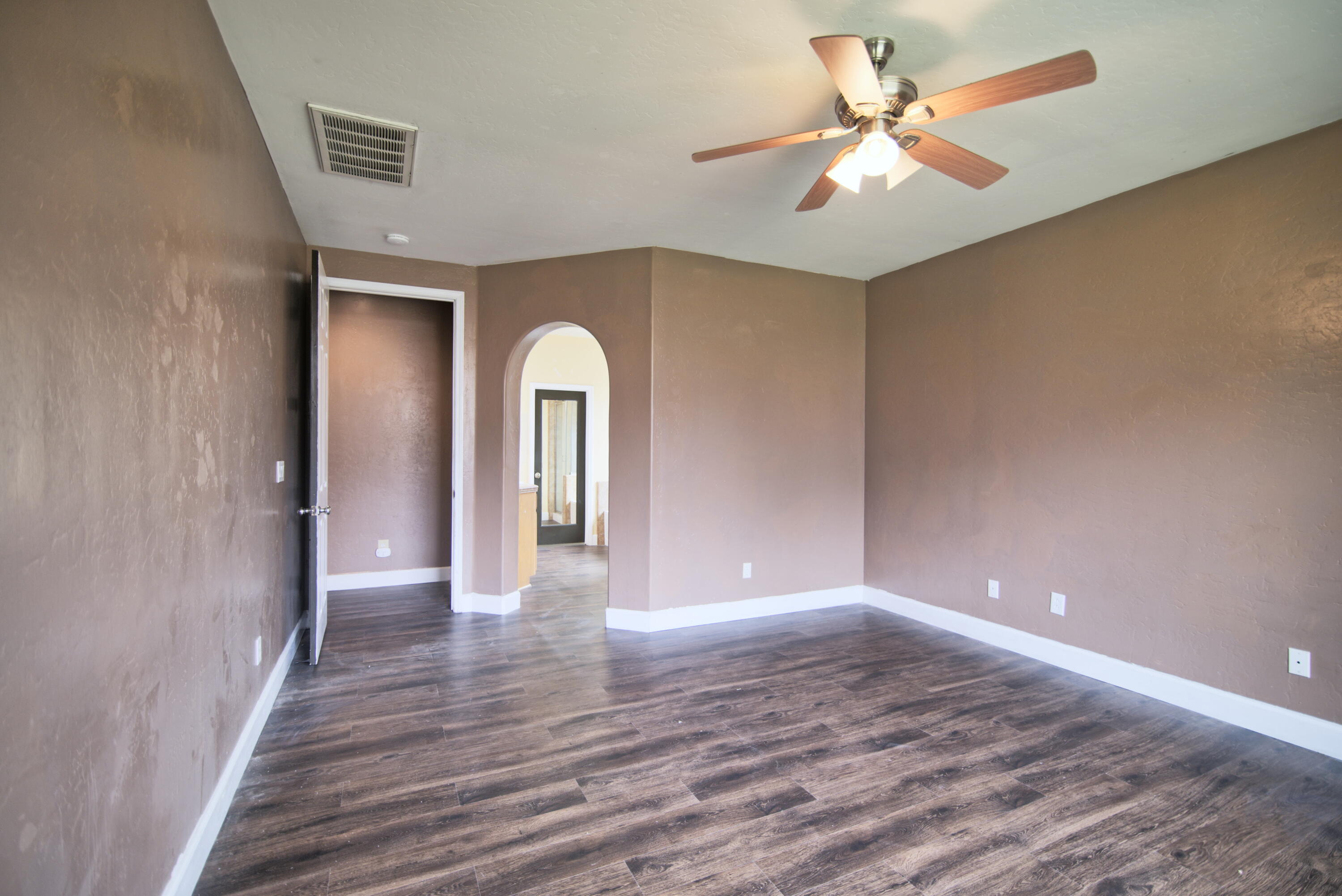 3206 W Vine Ave, Visalia, CA 93291