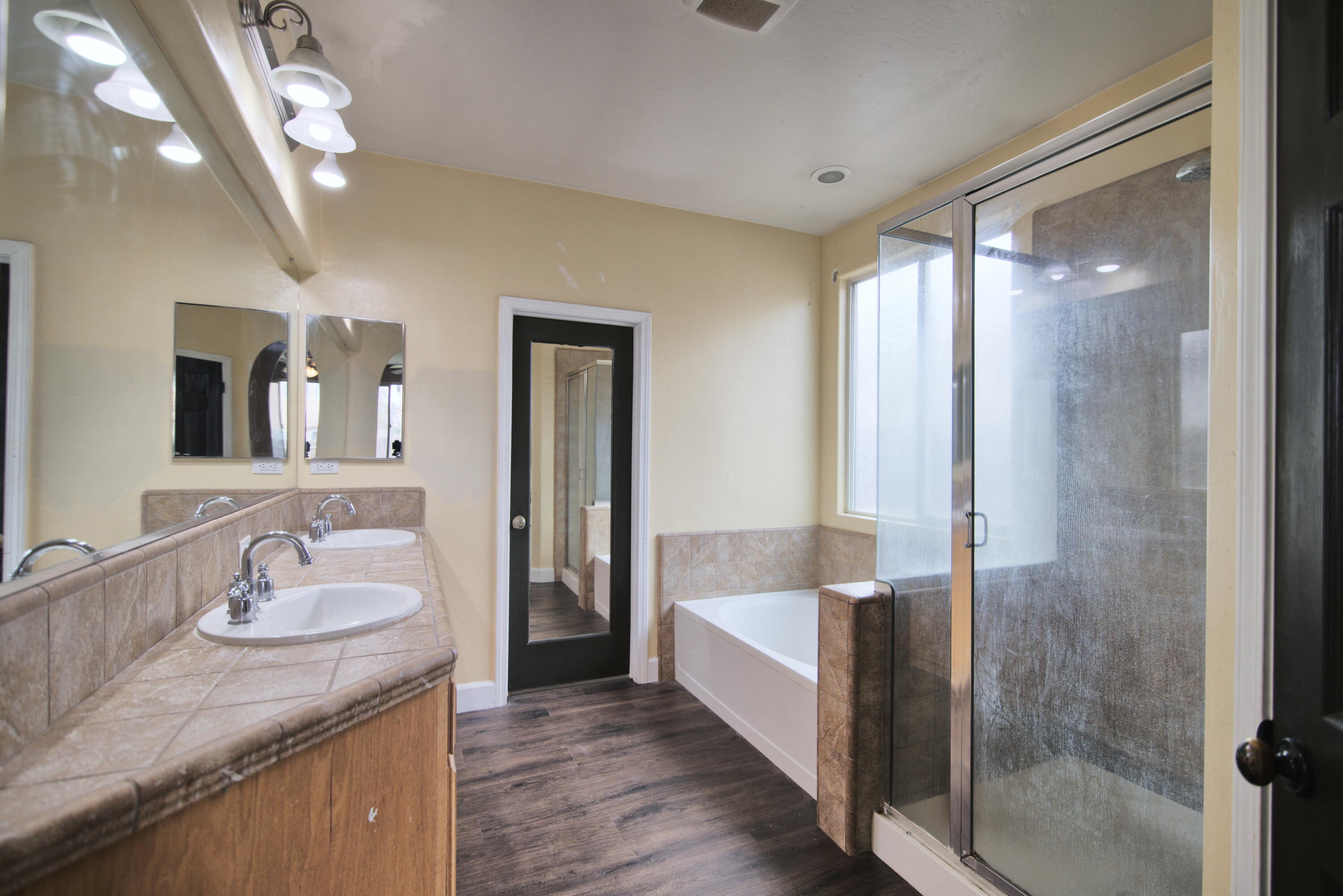 3206 W Vine Ave, Visalia, CA 93291