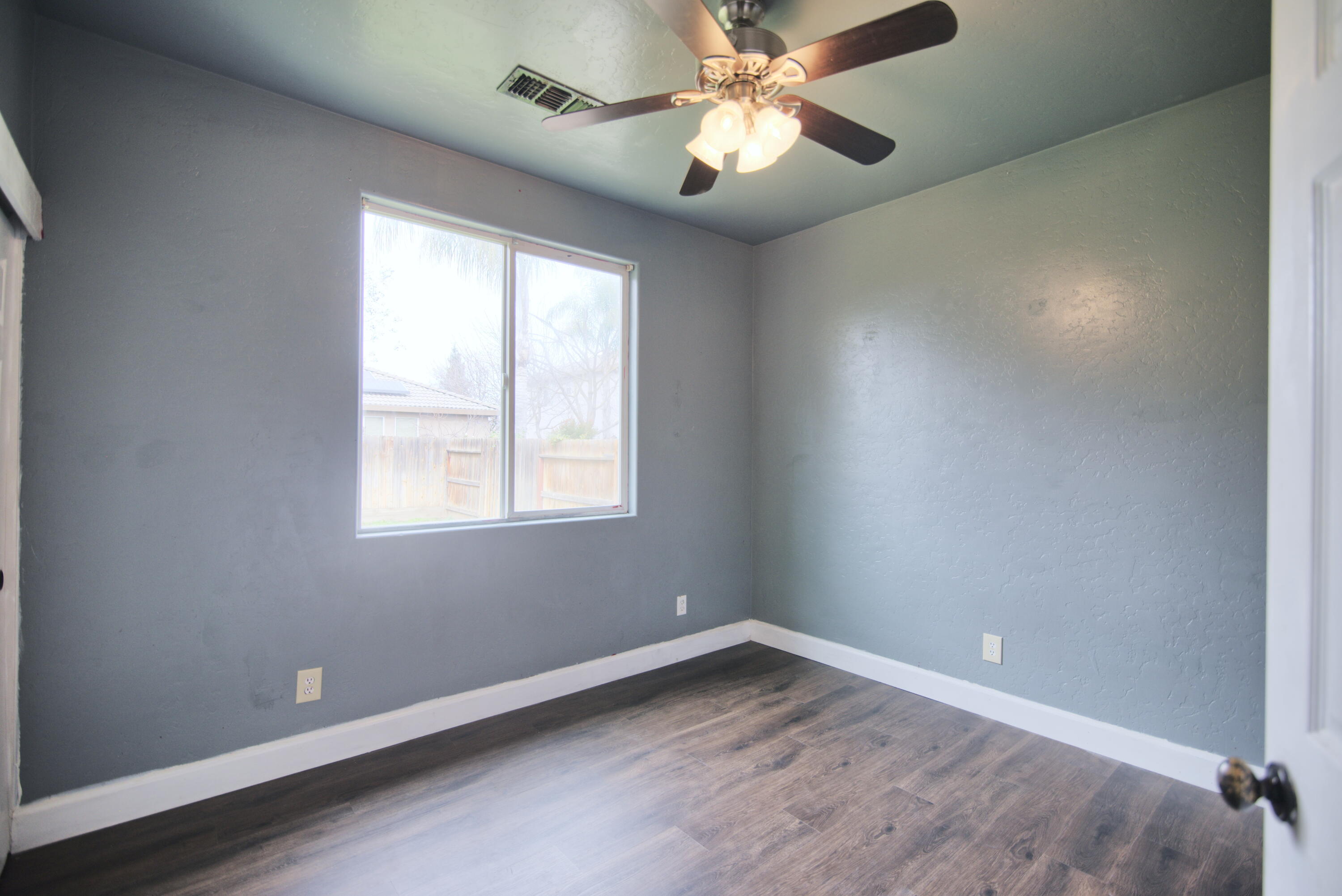 3206 W Vine Ave, Visalia, CA 93291