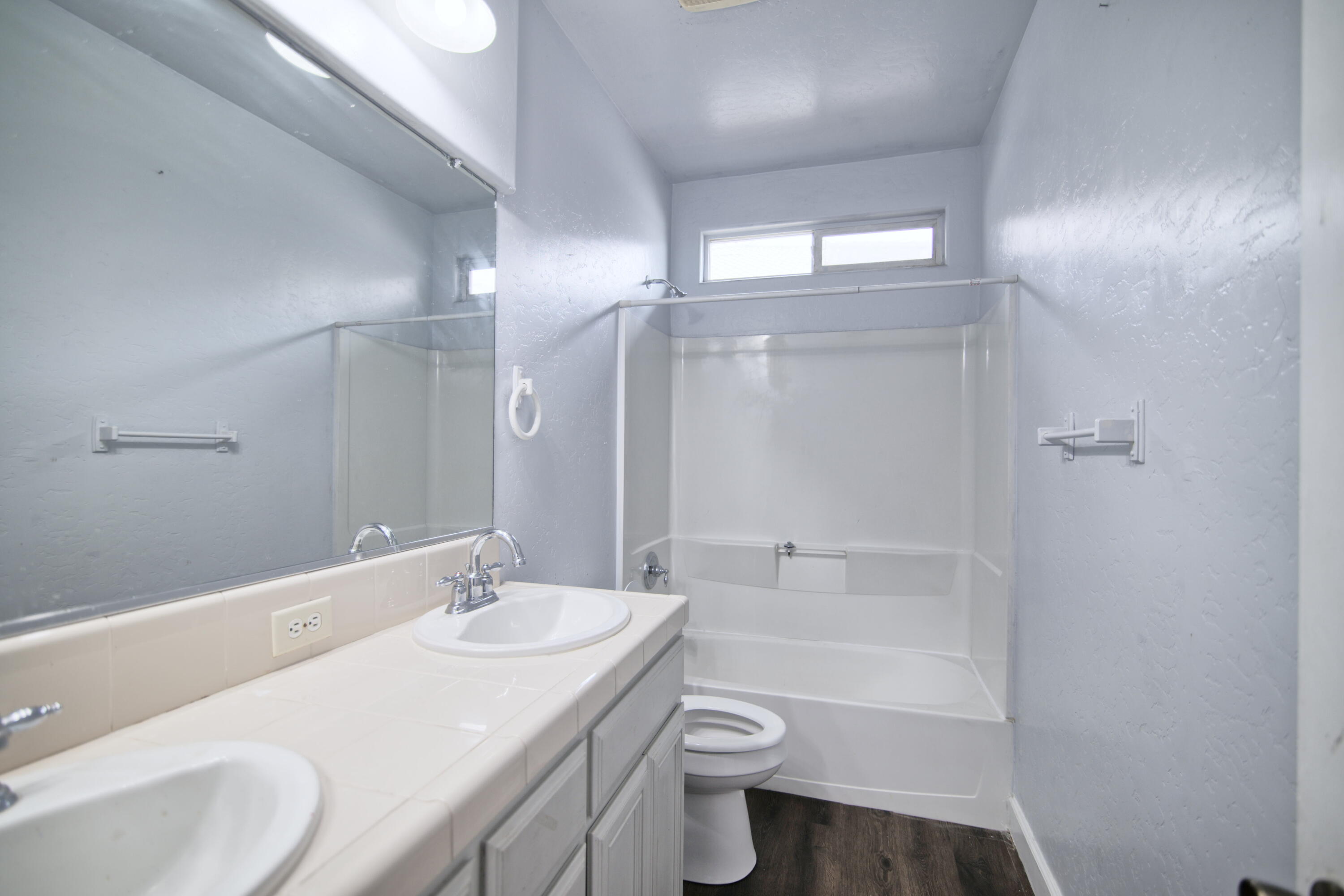 3206 W Vine Ave, Visalia, CA 93291