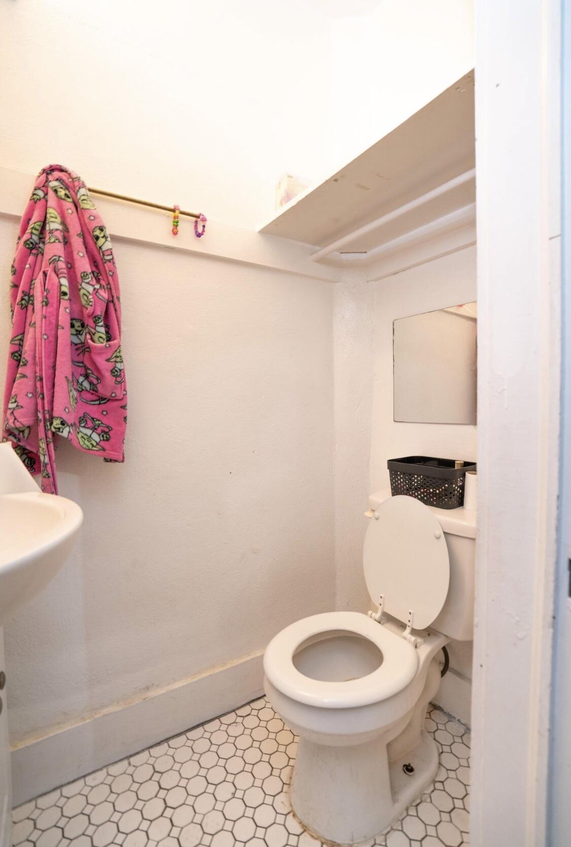 76 N H St, Porterville, CA 93257