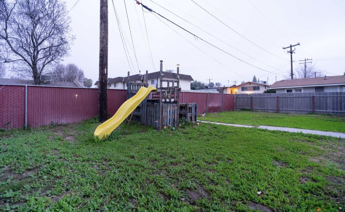 76 N H St, Porterville, CA 93257