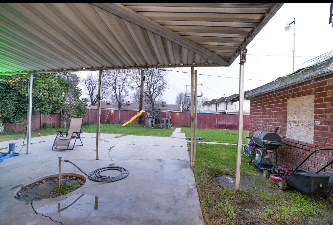 76 N H St, Porterville, CA 93257