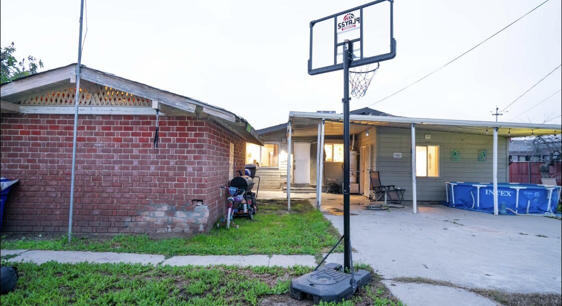 76 N H St, Porterville, CA 93257