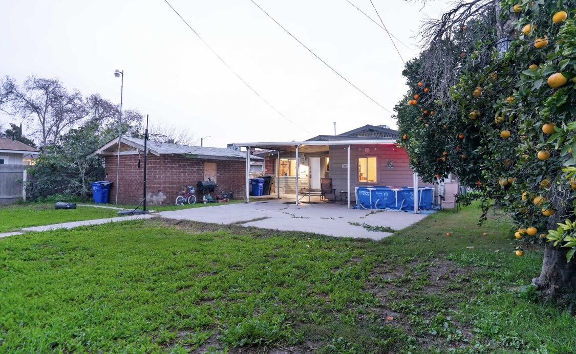 76 N H St, Porterville, CA 93257