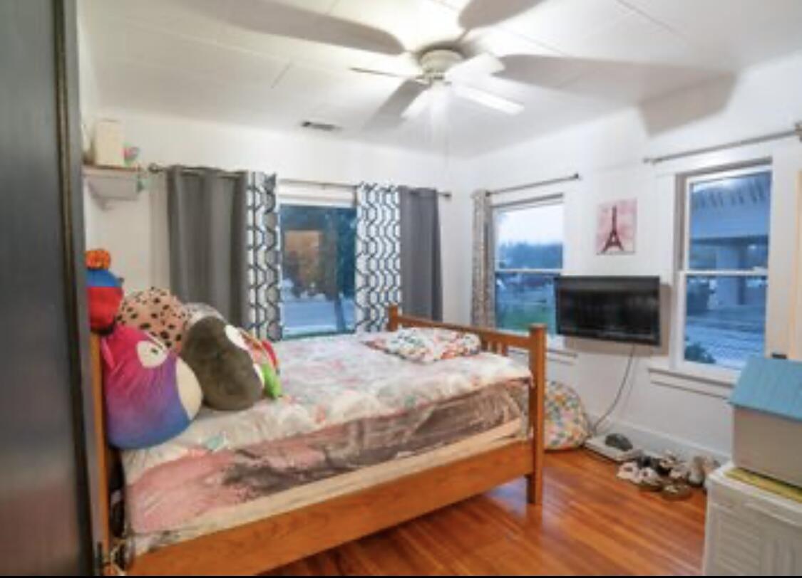 76 N H St, Porterville, CA 93257