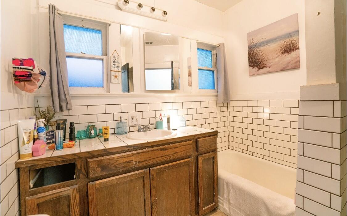 76 N H St, Porterville, CA 93257