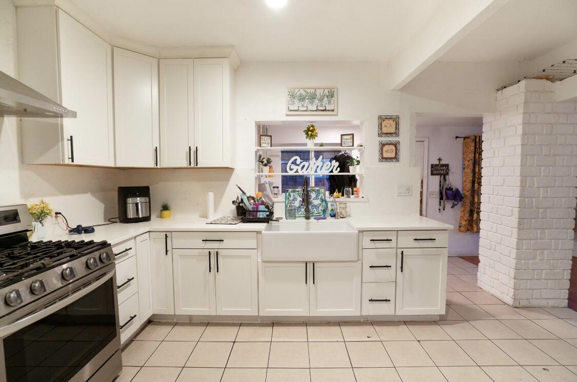 76 N H St, Porterville, CA 93257