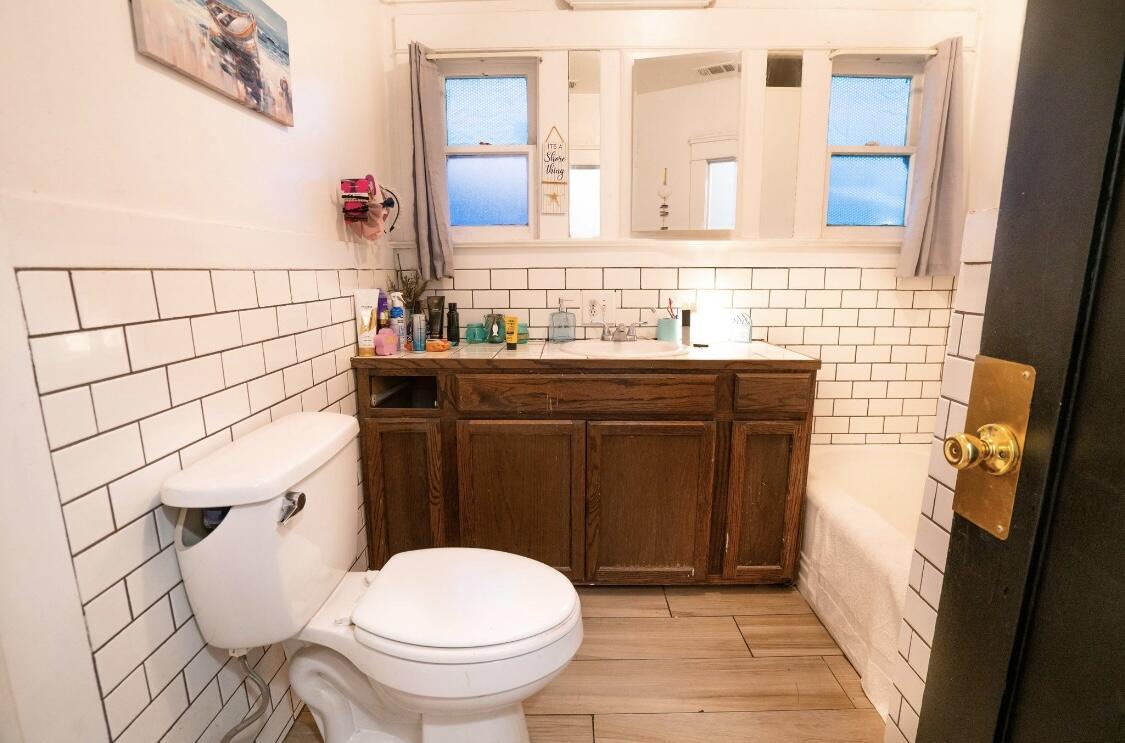 76 N H St, Porterville, CA 93257