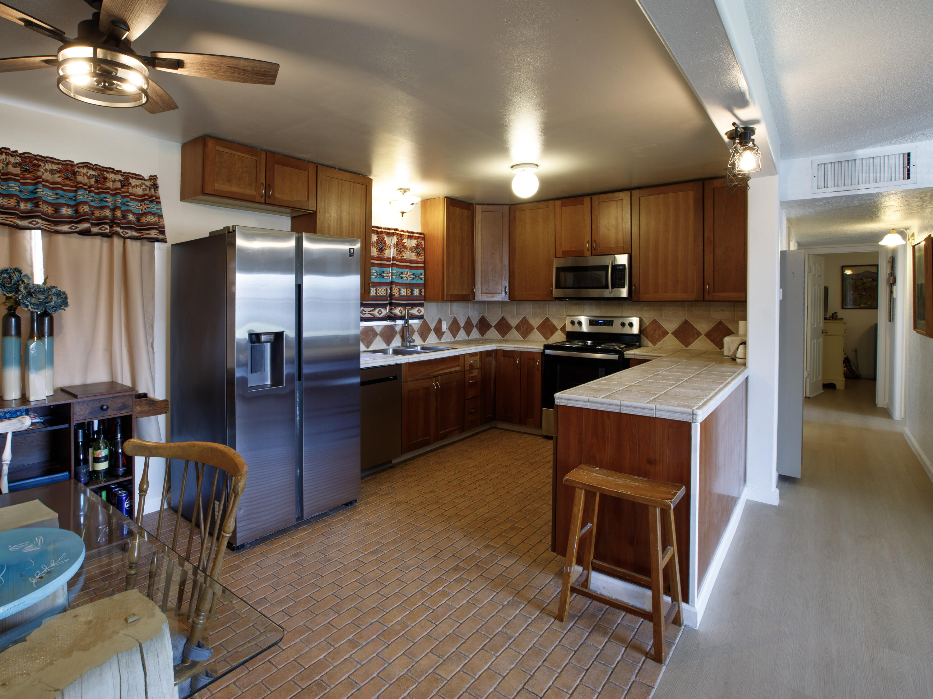 4069 N Sunnyside Ave, Fresno, CA 93727