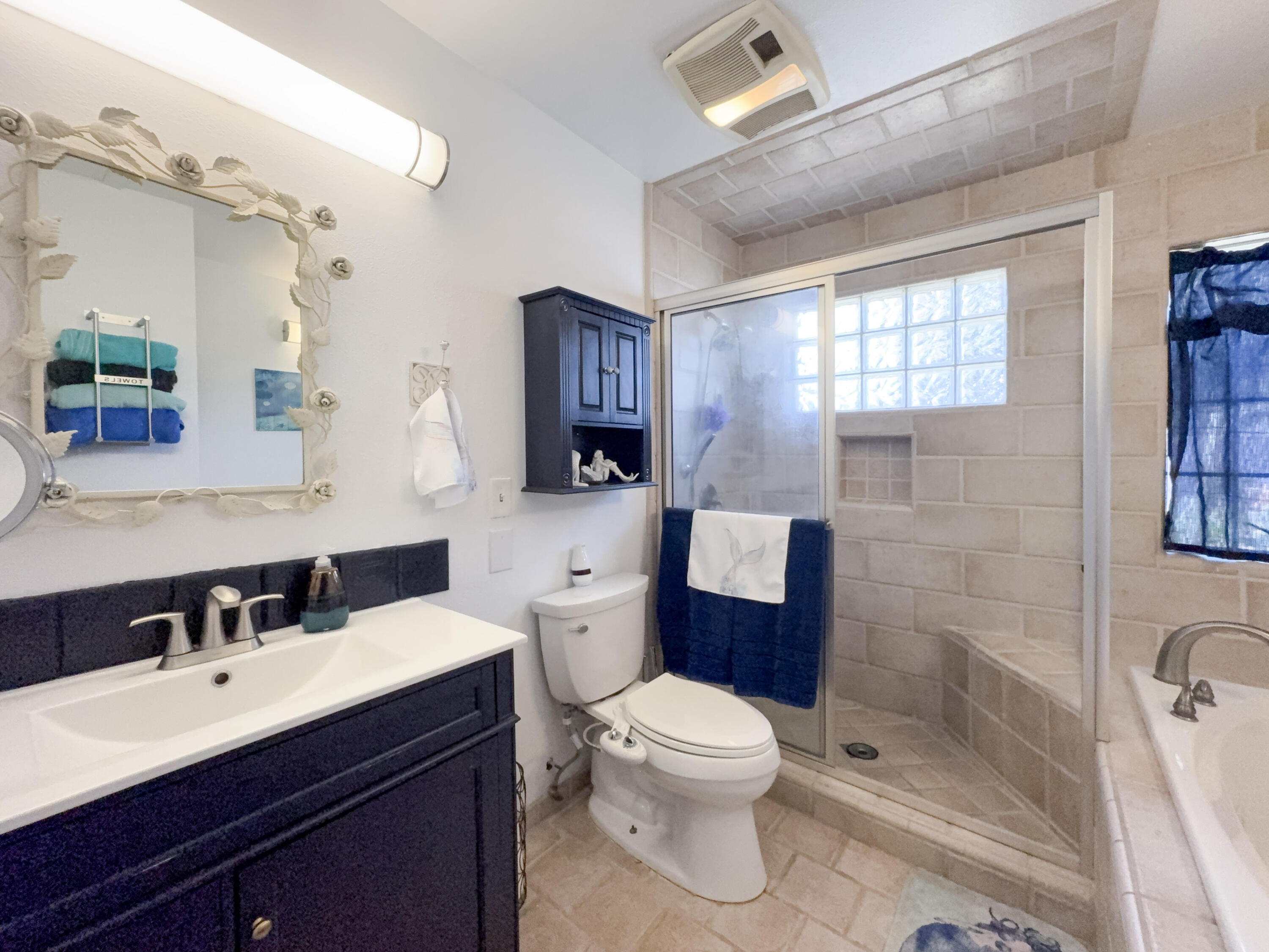 4069 N Sunnyside Ave, Fresno, CA 93727