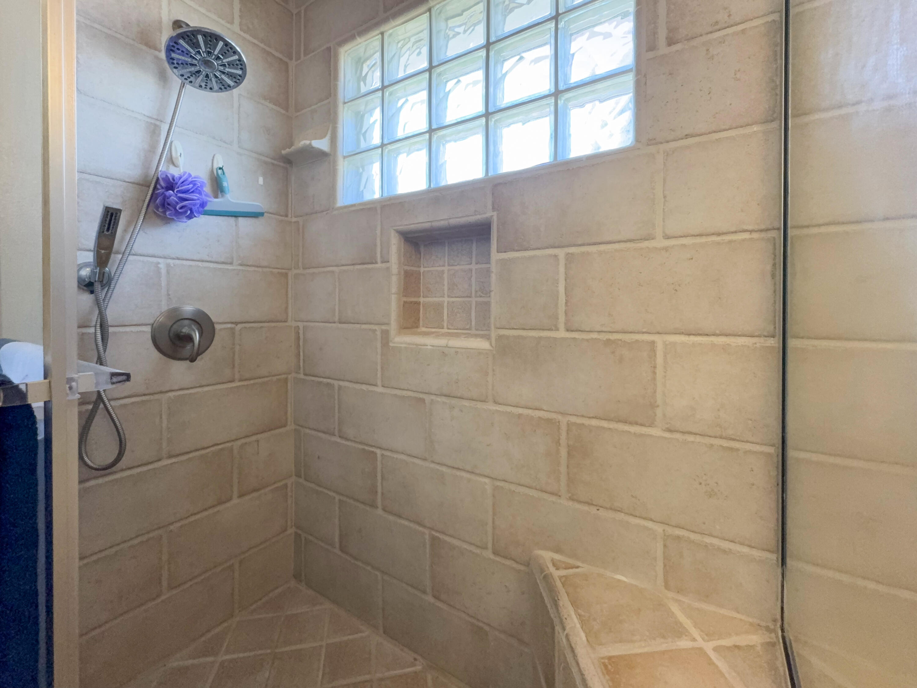 4069 N Sunnyside Ave, Fresno, CA 93727