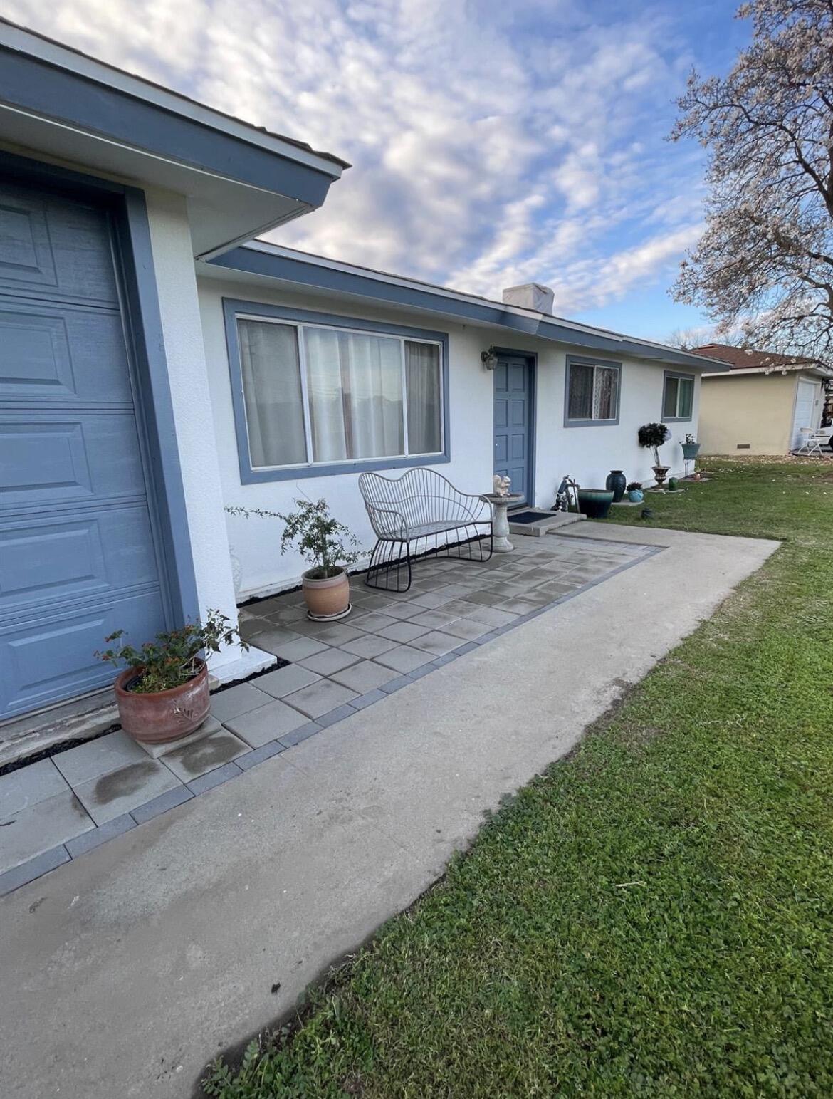 4069 N Sunnyside Ave, Fresno, CA 93727