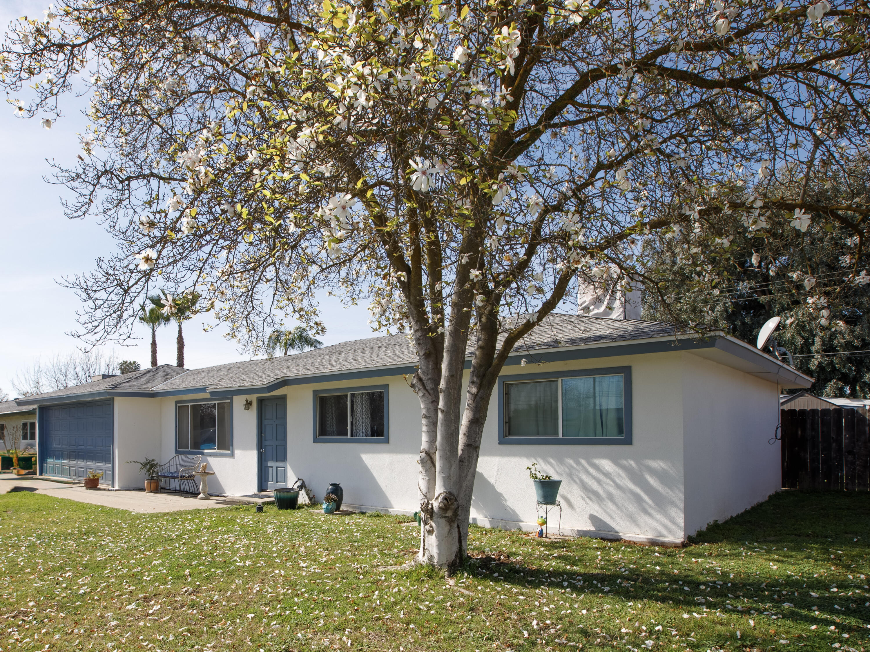 4069 N Sunnyside Ave, Fresno, CA 93727