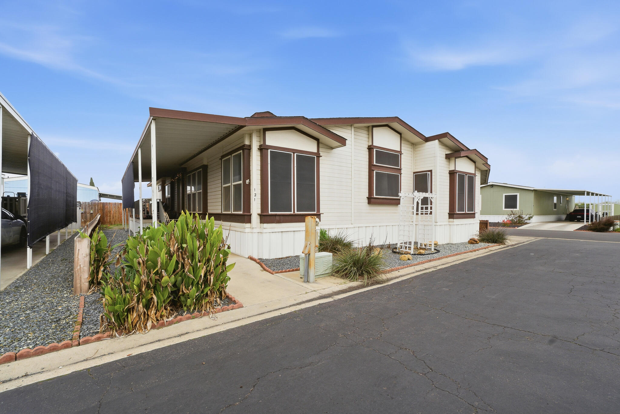 900 E Rankin Ave #121, Tulare, CA 93274