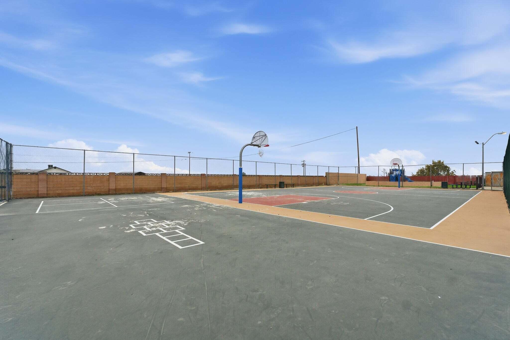 900 E Rankin Ave #121, Tulare, CA 93274