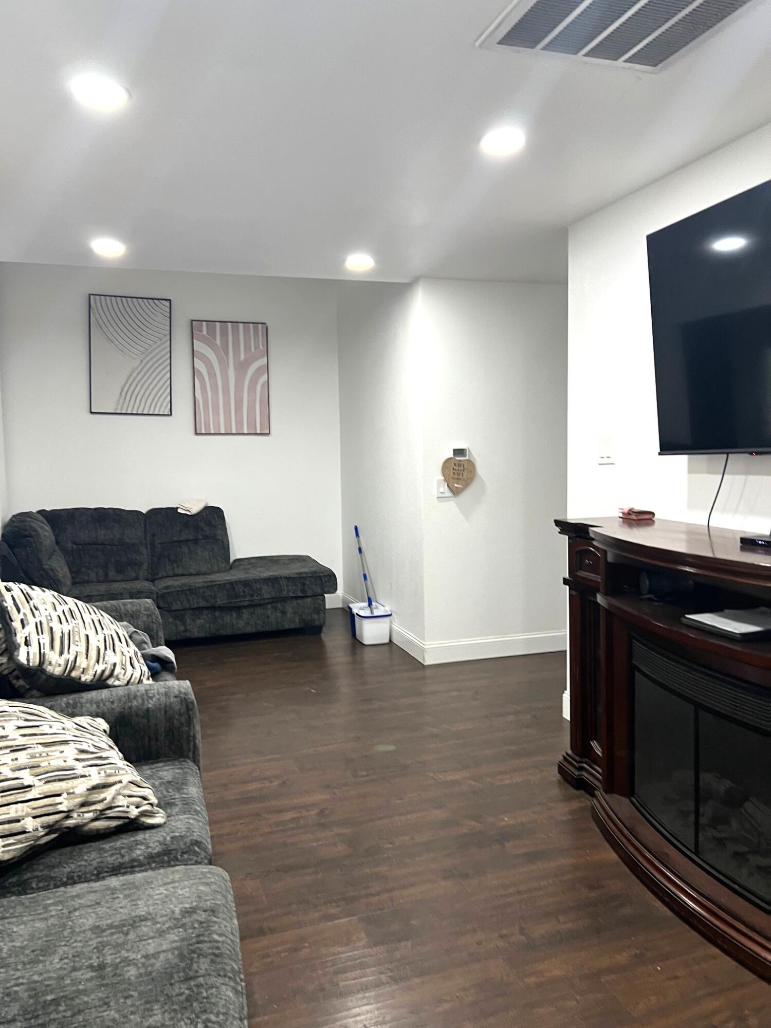 1021 Claire Ave, Corcoran, CA 93212