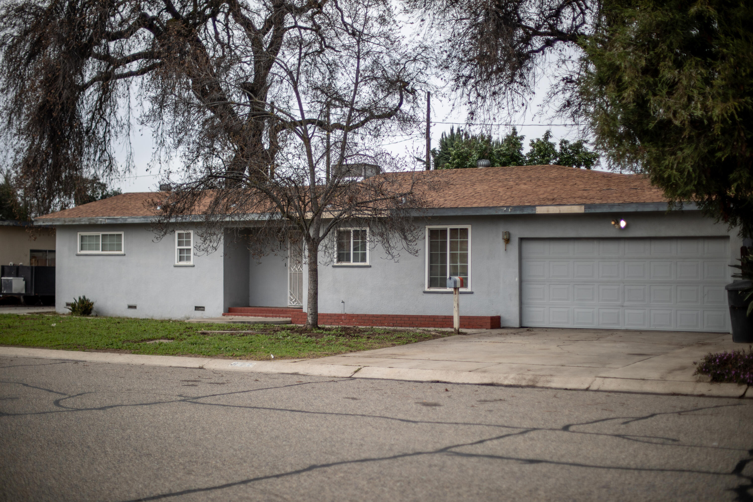 622 W Howard Ave, Visalia, CA 93277
